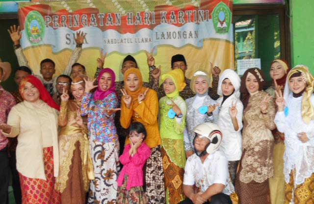 Fashion show memeriahkan peringatan Hari Kartini.