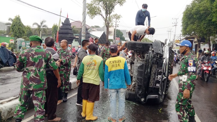 Kondisi mobil Pajero Sport saat akan dilakukan evakuasi. foto: ist.