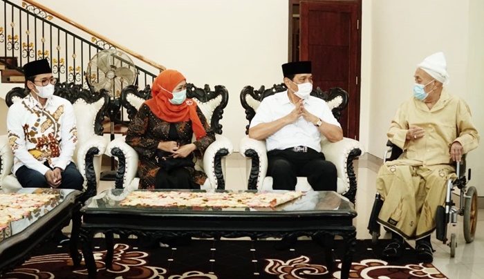 Luhut Binsar Pandjaitan, Menteri Koordinator Bidang Kemaritiman Republik Indonesia mengunjungi Pondok Pesantren Nurul Cholil didampingi Gubernur Khofifah dan Bupati Ra Latif, Selasa (27/4/2021).