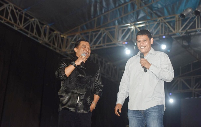 Kenangan saat Didi Kempot manggung bareng Wali Kota Kediri Abudullah Abu Bakar. foto: ist