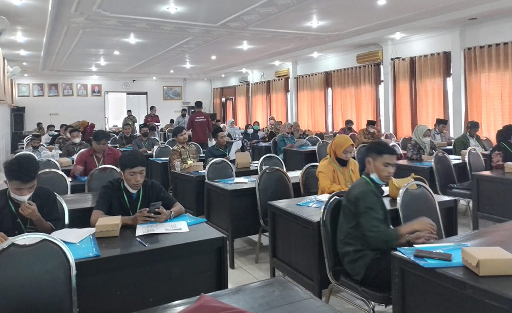 Sosialisasi program BPJS Ketenagakerjaan kepada pelaku UMKM di Sampang, Senin (7/3/22).