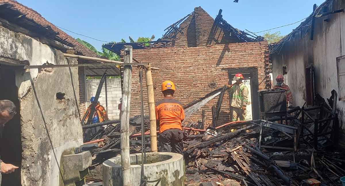 Rumah Nenek di Jombang Ludes Terbakar, Api Diduga Berasal dari Kompor