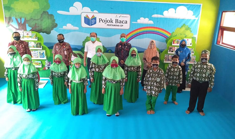 Sarana pojok baca bantuan Pertamina EP. (foto: ist).