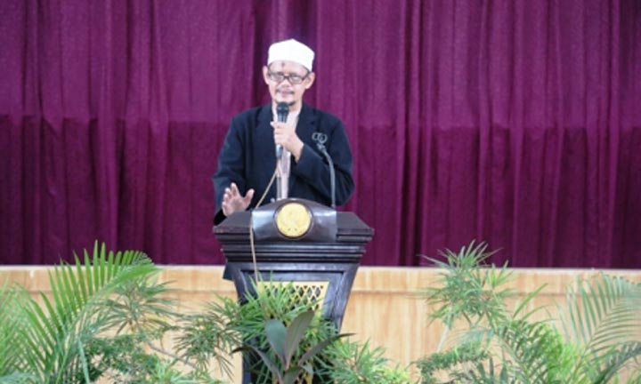 Ustadz Mohammad Hatta, saat menyampaikan menyampaikan Tausiah.