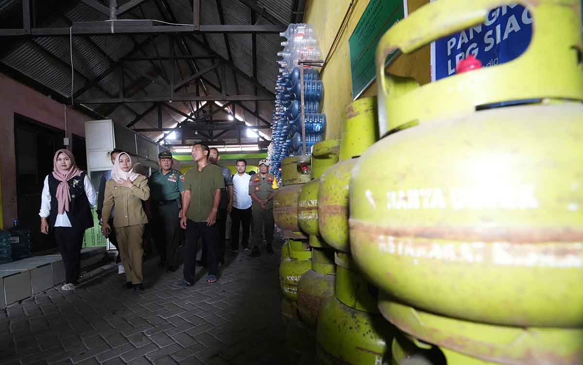Wali Kota Mojokerto saat sidak pangkalan LPG.