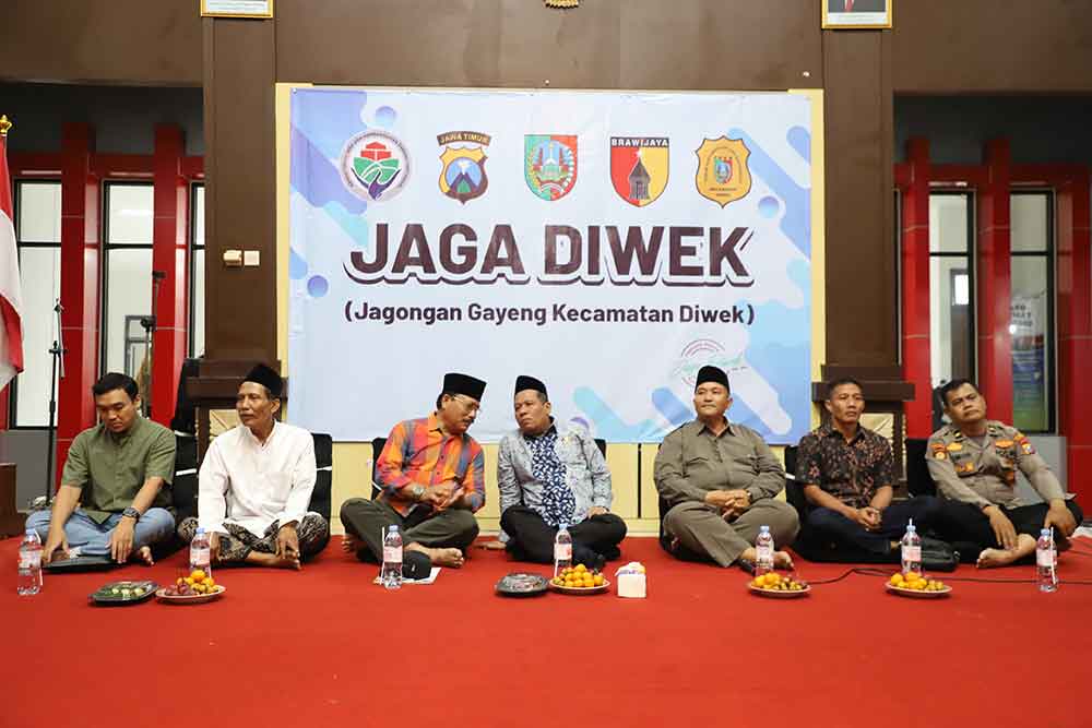 Wakil Bupati Jombang, Salmanudin Yazid (tengah) saat menyapa warga desa di Kecamatan Diwek Jombang. (Ist)