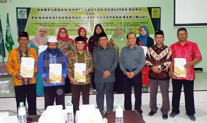 TEKEN MOU: Para kepala SMA saat penandatanganan kerja sama dengan FE Unusida, Selasa (8/10). foto: ist