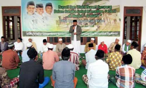 Wabub H. Fadhilah Budiono Saat Safari Ramadhan di Kecamatan Torjun. (foto: bahri/BANGSAONLINE)