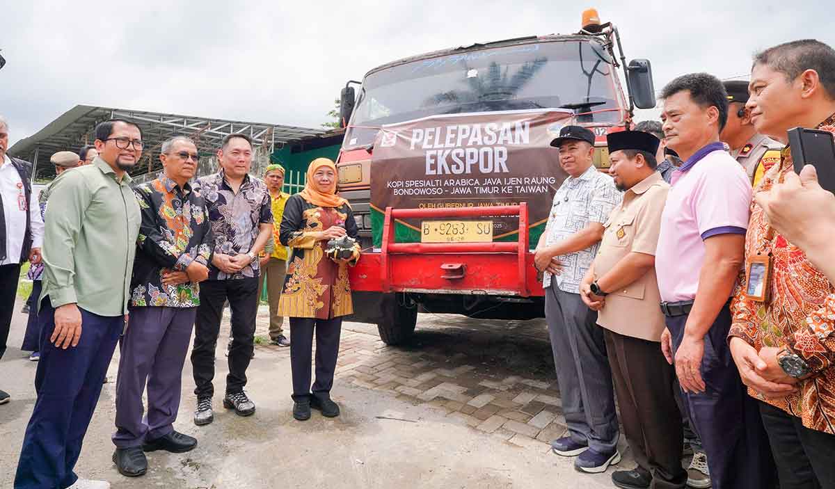 Pelepasan ekspor kopi yang dilakukan Gubernur Khofifah di Desa Rejoagung, Kecamatan Sumberwringin, Bondowoso.