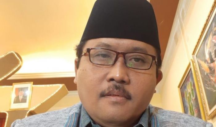 Pengasuh Pondok Pesantren Al Anwar, Modung Bangkalan, KH Muchlis Muhsin.