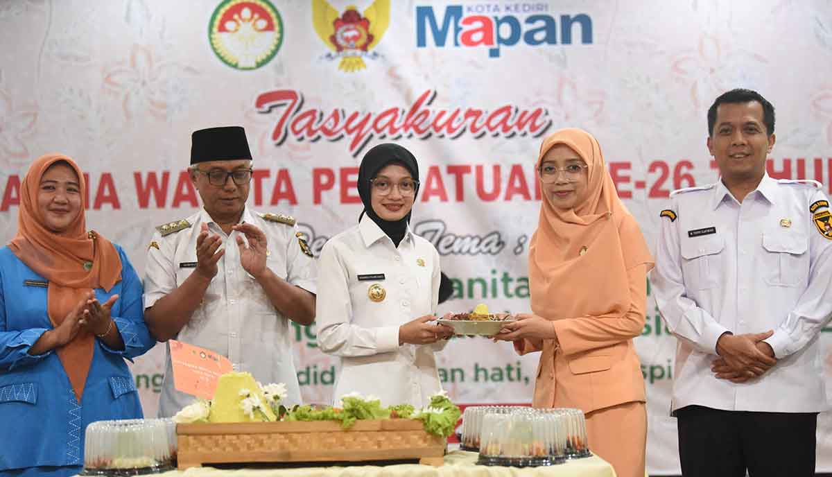 Wali Kota Kediri saat menghadiri HUT ke-26 DWP.