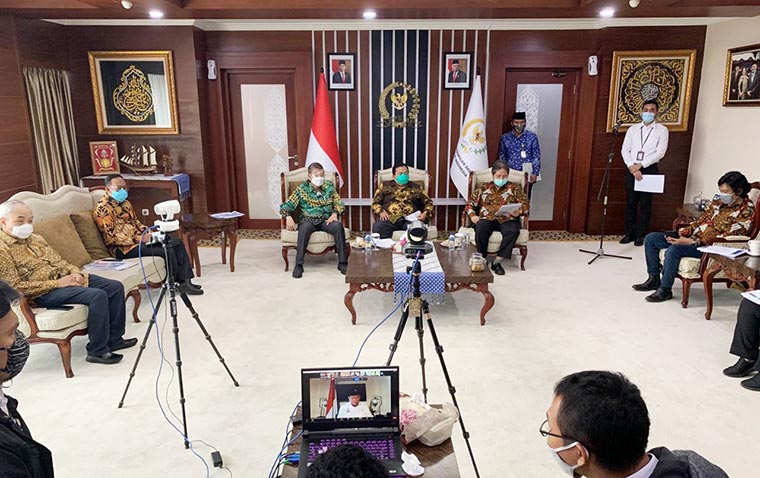 Focus Group Discussion (FGD) DPD RI dengan tema ‘Mendorong Pemulihan Ekonomi Nasional Melalui Sektor Perumahan’, yang digelar kombinasi online dan offline, di Gedung Nusantara III, Komplek Parlemen, Senayan, Jakarta, Senin (28/12/2020).