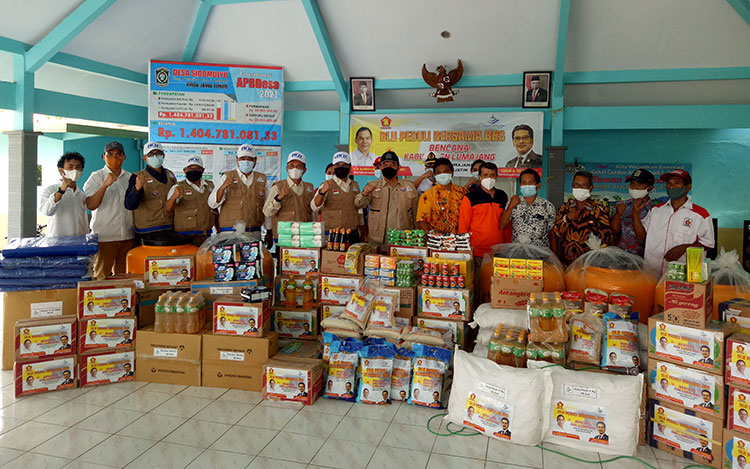 Distribusi bantuan logistik bagi warga terdampak gempa bumi di Kecamatan Pronojiwo. (foto: ist)