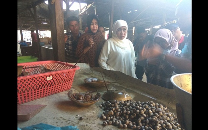 Blusukan ke Pasar Ikan di Sidoarjo, Khofifah Sangat Prihatin Kondisinya