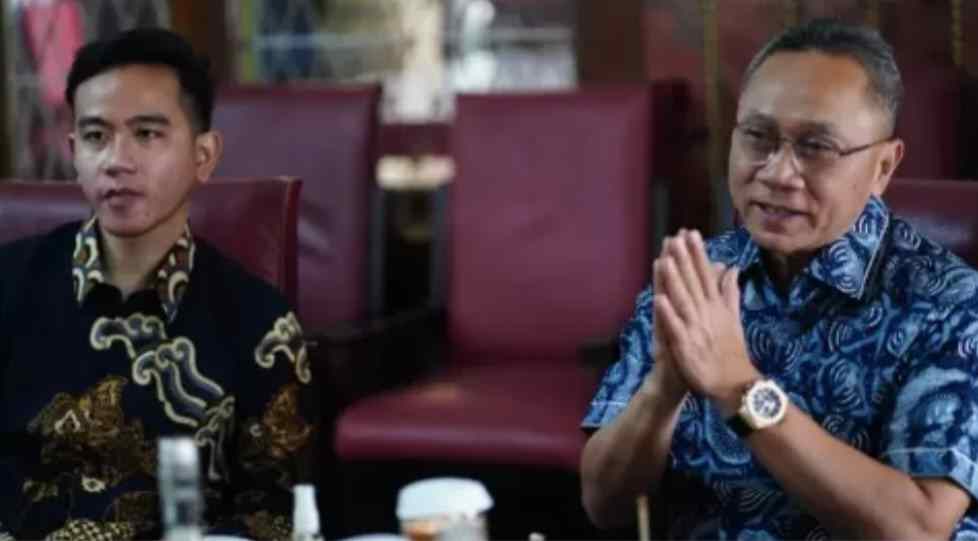 Ketua Umum PAN Zulkifli Hasan bersama Gibran Rakabuming Raka dalam suatu acara. Foto: sindo
