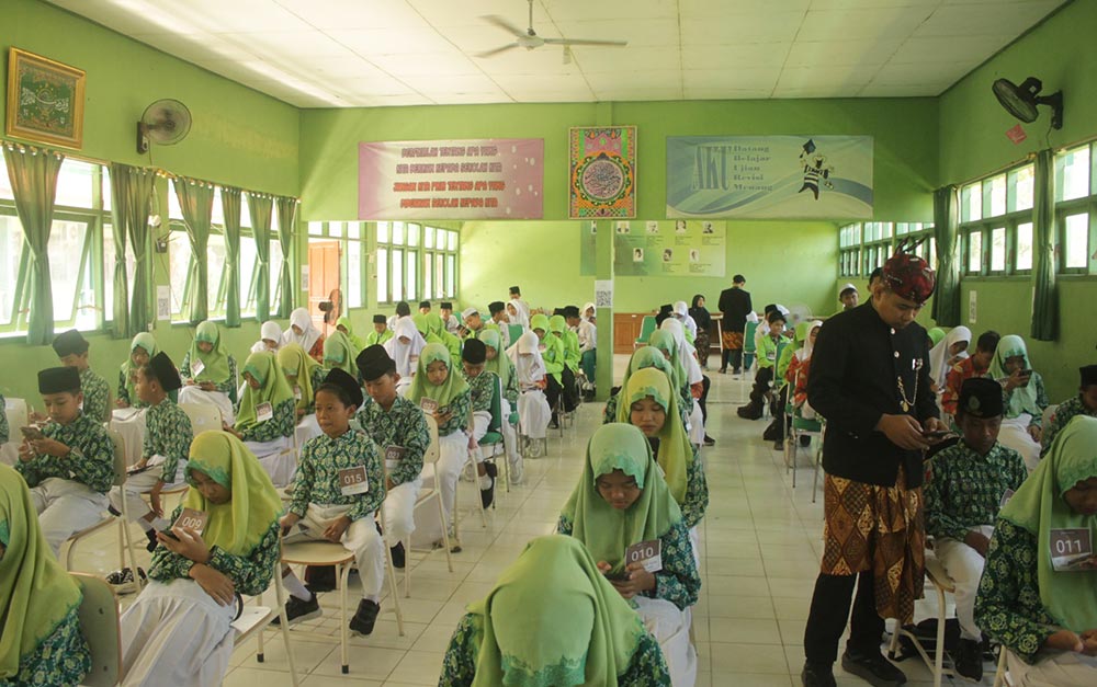 Suasana Try Out TKA SD/MI yang digelar SMP Ahmad Yani 1 Baureno.