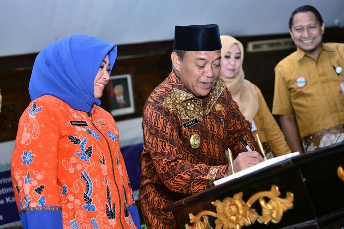 Kerjasama keduanya ditandatangi Fadeli dan Kepala Cabang BPJS Kesehatan Gresik dr Galih Anjungsari di Pendopo Lokatantra, Jum’at (27/1).