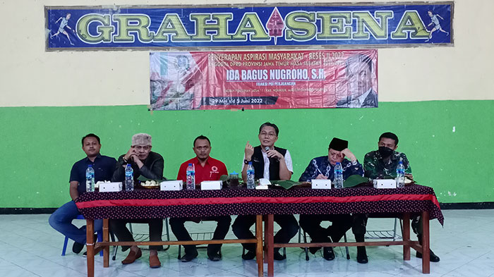 Anggota Komisi E DPRD Jatim dari Fraksi PDIP, Ida Bagus Nugroho, saat menggelar Reses II di Desa Tembarak, Kecamatan Kertosono, Kabupaten Nganjuk, Rabu (1/6/2022) malam.