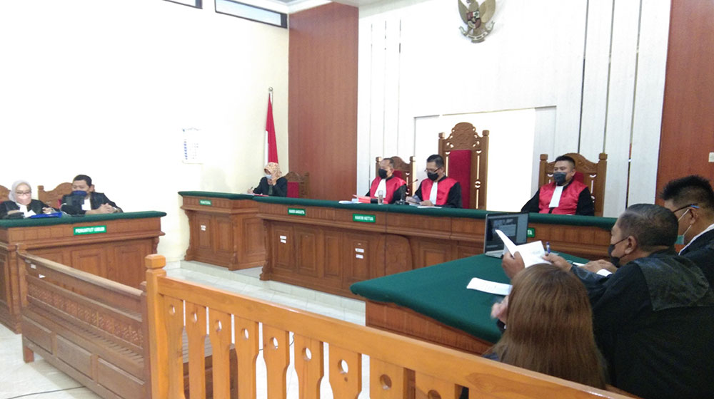 Suasana saat proses sidang kepemilikan mobil Pajero di PN Nganjuk. Foto: BAMBANG DWI JULIANTO/ BANGSAONLINE