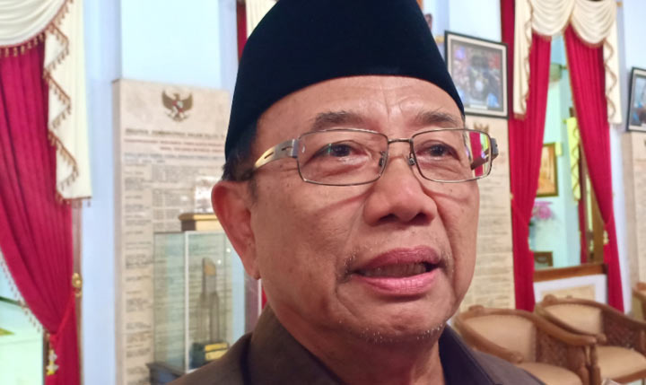 Bupati Blitar Rijanto saat memberikan keterangan.