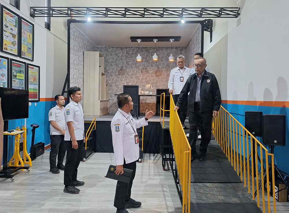 Gubes Unhan Bogor, Syamsul Maarif (kanan) saat kunjungan di BPBD Jatim. (Ist)