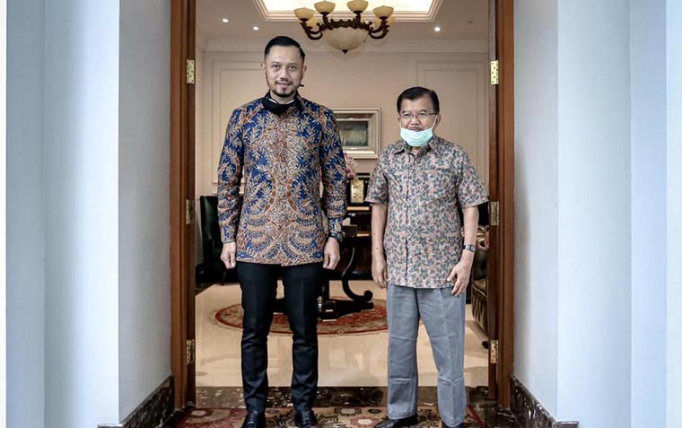 Ketum Demokrat AHY saat silaturahim ke kediaman Jusuf Kalla. foto: ist.