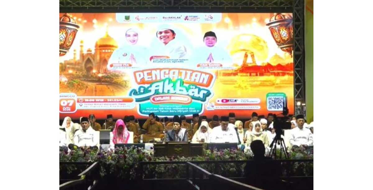 Tabligh akbar dalam rangka perayaan Hari Jadi Kota Mojokerto.

