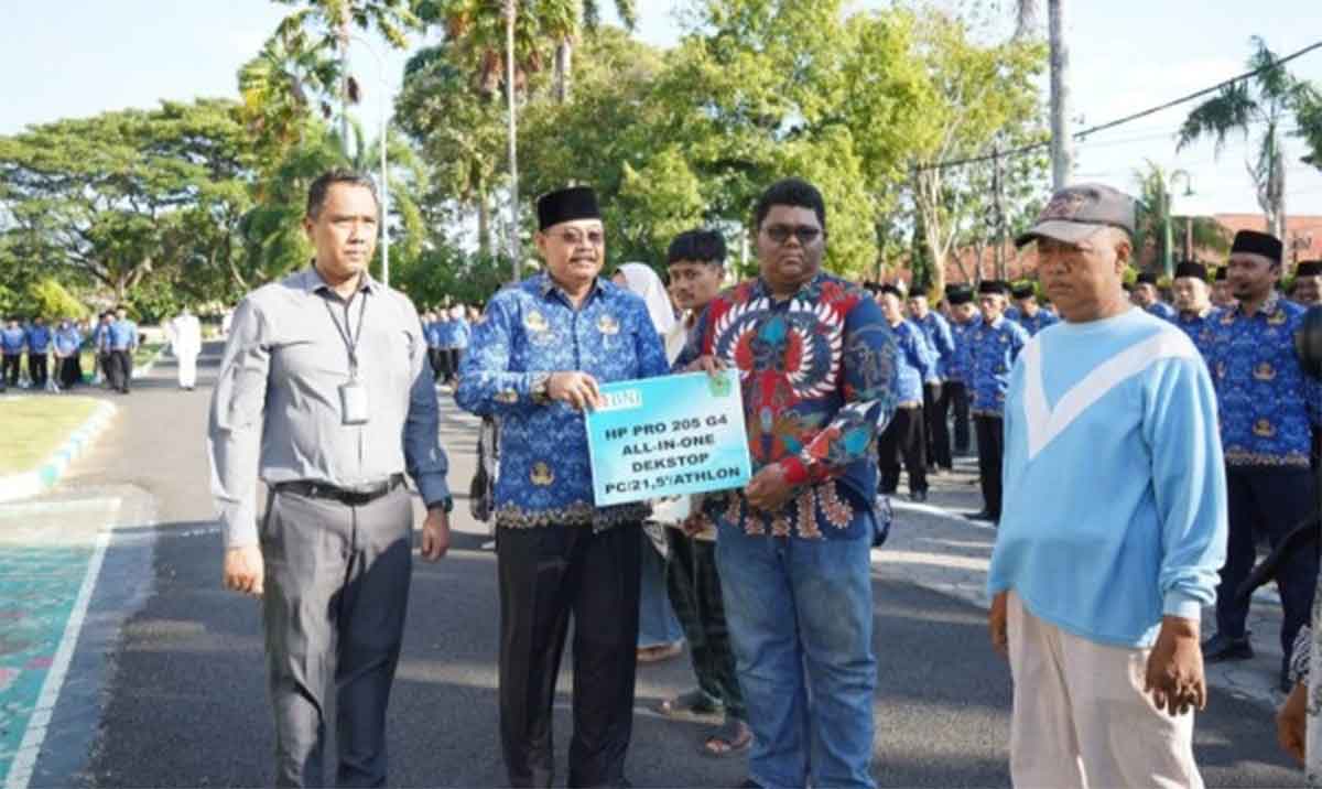 Pj Sekdakab Pamekasan, Achmad Faisol, usai mengikuti upacara Hari Kebangkitan Nasional yang ke-116.