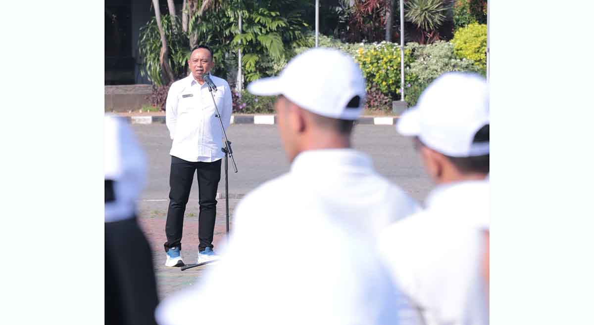 Kepala BKPSDM Gresik, Agung Endro Dwi Setyo Utomo, saat memberi arahan kepada para CPNS. Foto: Ist