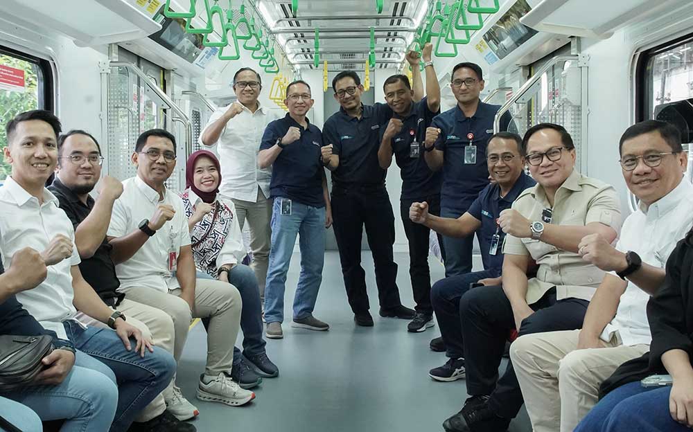 Wamen BUMN bersama Tim meninjau uji coba KRL Produksi INKA. (Ist)