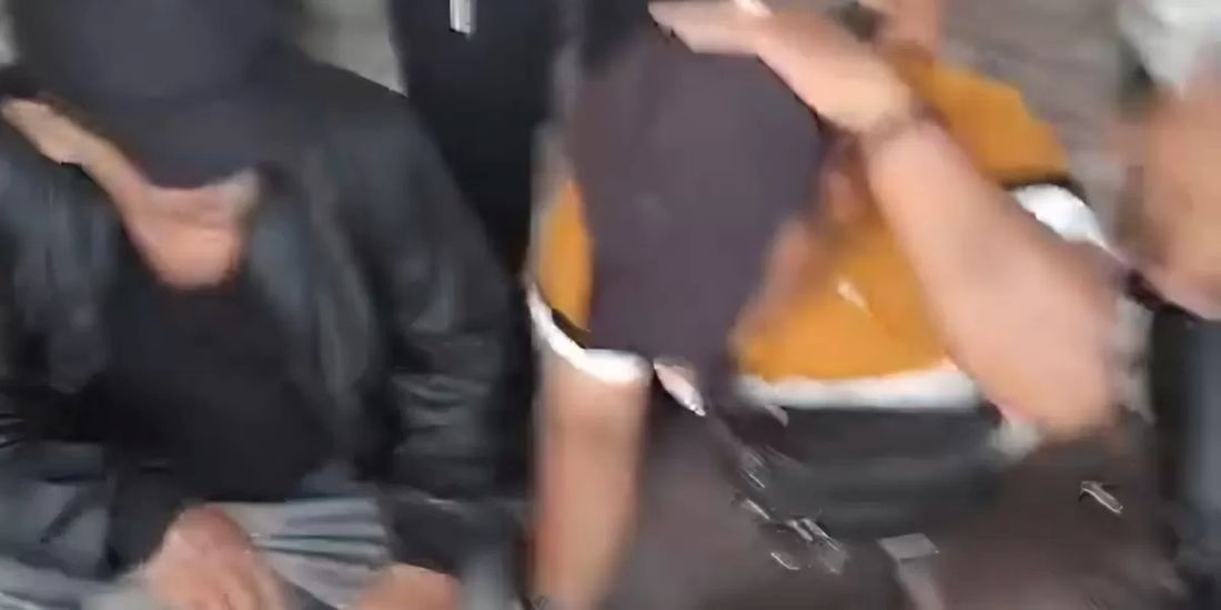 Pelaku saat diamankan oleh anggota Polres Lamongan