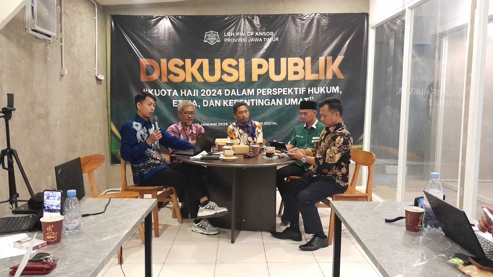  Diskusi Publik "Kuota Haji 2024 dalam Perspektif Hukum, Etika dan Kepentingan Umat" yang digelar LBH GP Ansor Jatim di Rumah Literasi Digital