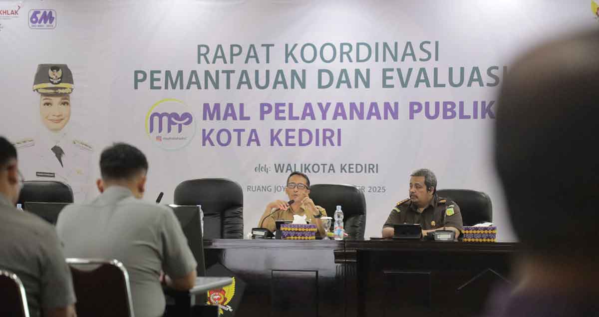 Kepala DPMPTSP sekaligus Koordinator Penyelenggaraan MPP Kota Kediri, Edi Darmasto, saat menyampaikan paparan. Foto: Ist