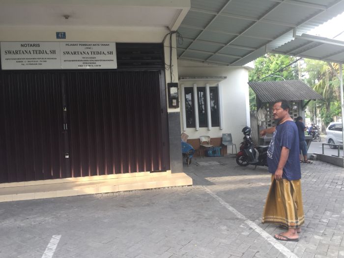 TKP Kantor Notaris yang berada di Jalan Jawa. Foto: Rusmiyanto/BANGSAONLINE