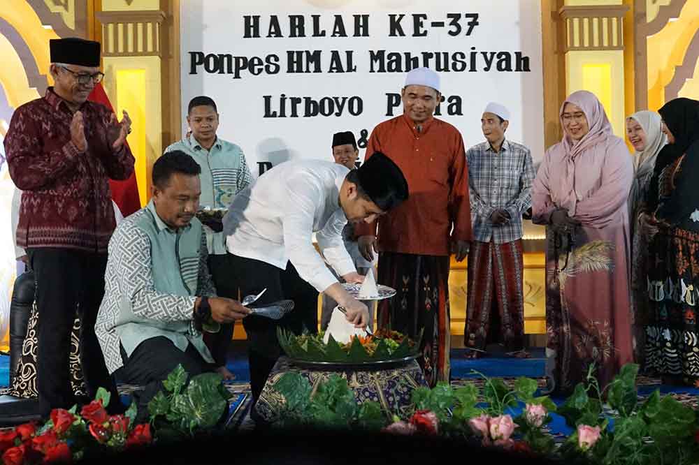 Gus Qowim Dampingi Wagub Jatim Resmikan Aula di PP HM Al Mahrusiyah III Ngampel