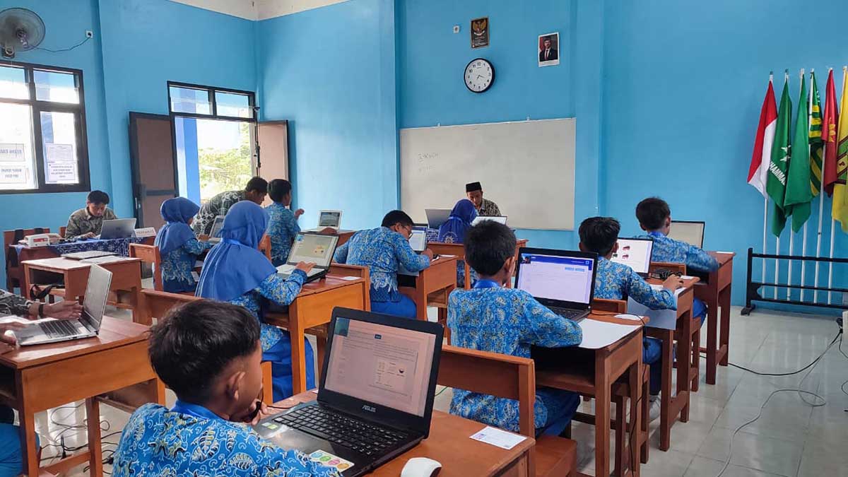 Suasana pembelajaran di MI Muhammadiyah 21 Kapas Bojonegoro.
