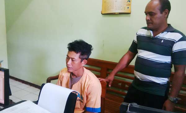 DIPERIKSA: Agung Hari Purnomo alias Pele, hidupnya dibuat susah sendiri. foto: suwandi/ BANGSAONLINE