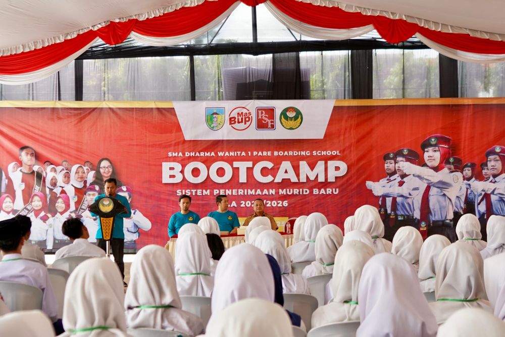 Calon siswa SMA Dharma Wanita 1 Pare Boarding School saat mengikuti bootcamp. (Ist).