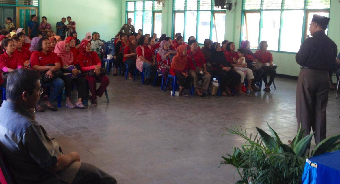 Warga terdampak mendapat pelatihan dari  Pemkot Surabaya