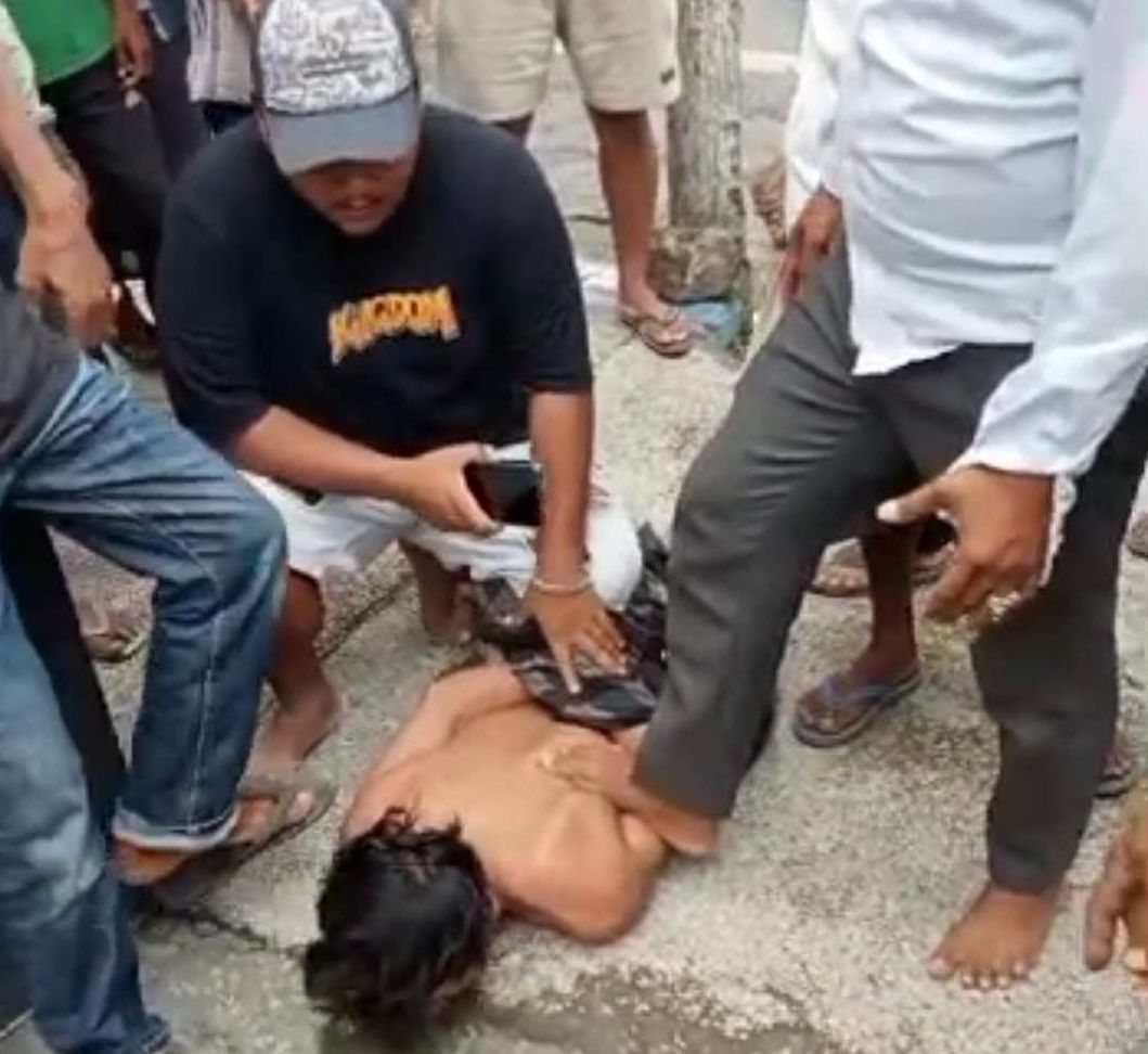 Maling Hp di Pasar Srimangunan saat dihakimi warga