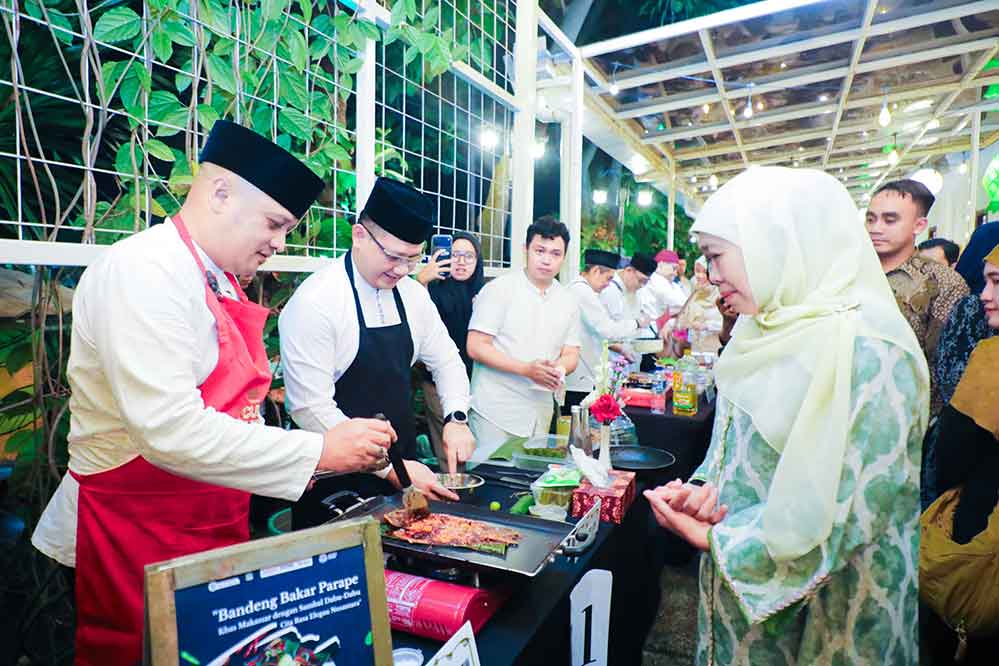 Gubernur Jatim turut memantau lomba krativitas usai kegiatan qiamul lail. (Ist)