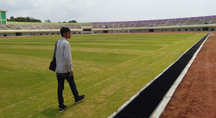 Kondisi stadion di kompleks Tuban Sport Center. Pemkab Tuban kembali menggelontorkan anggaran belasan miliar untuk melanjutkan pembangunan.