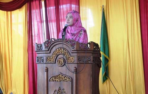 Kepala MA-MTs Terpadu Al-Fauzan, Ny.Hj. Nur Ifadah SH MH. (ft:imron ghozali/BANGSAONLINE)