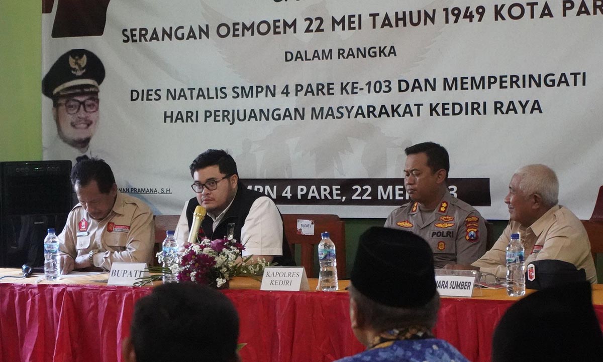 Bupati Kediri Hanindhito Himawan Pramana (dua dari kiri) saat memberikan sambutan. Foto: Ist.