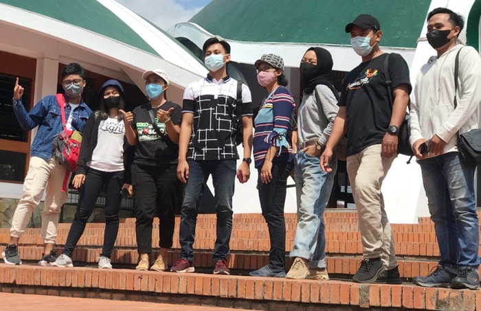 Komunitas Angkutan Wisata Jember mengajak wartawan di Jember bersama-sama tamasya berkeliling menikmati luar biasanya heritage Jember melalui Jember City Tour dengan Bus Damri, Rabu (29/9).