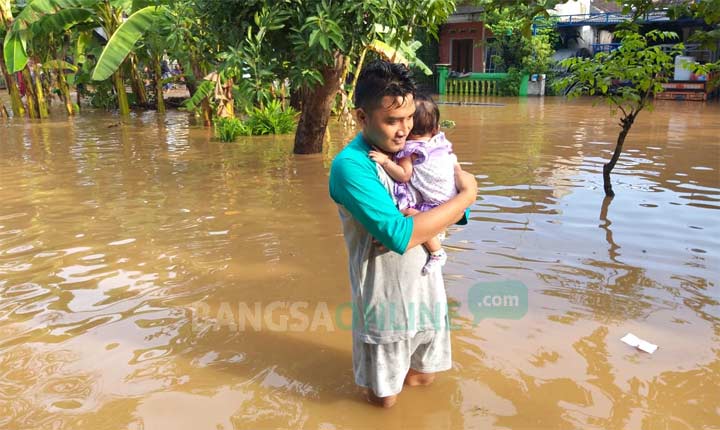 Kondisi banjir yang terjadi di Kedawung.