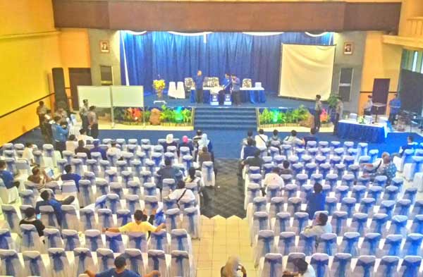 Suasana penghitungan tim formatur dalam Muswil PAN Jatim. (foto: arif kurniawan/BANGSAONLINE)