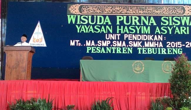 Gus Solah saat memberikan sambutan di acara Wisuda Purna Siswa Yayasan Hasyim Asy