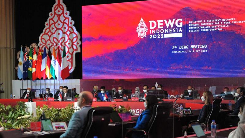 Menkominfo, Johnny G Plate, saat menyambut kedatangan delegasi DEWG G20.
