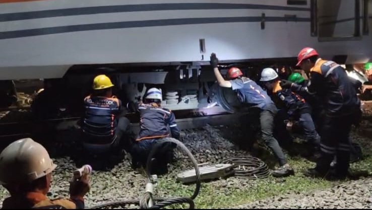 KAI Rampungkan Evakuasi KA Purwojaya, Jalur Kedunggedeh Dibuka Lagi